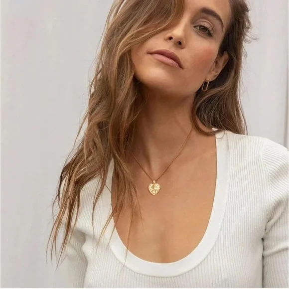 14K GOLD PLATED BIRTHDAY FLOWER NECKLACE- MAY - Picture 2 of 8